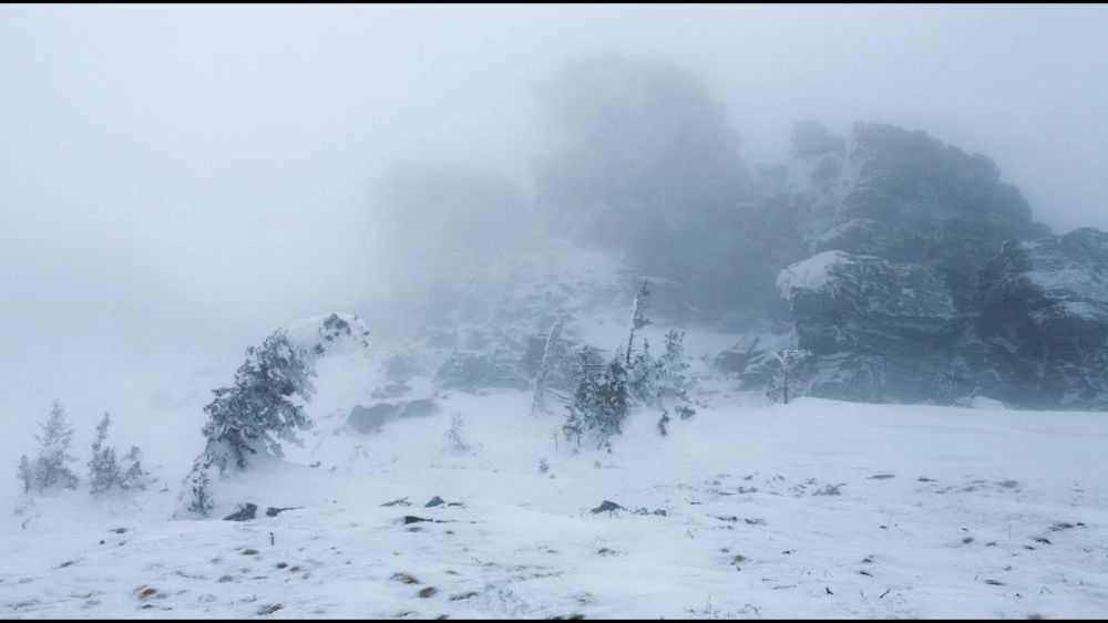 Bão tuyết tiếng anh là gì câu trả lời là blizzard