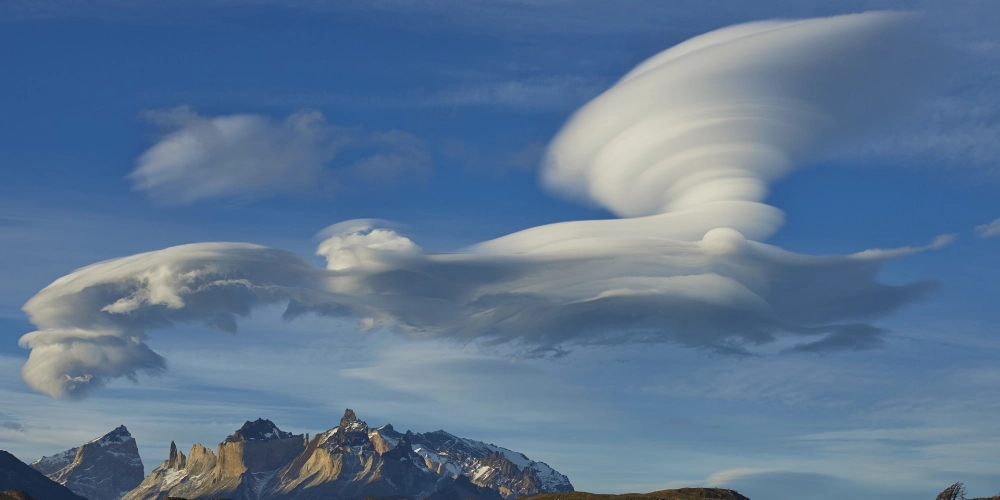 Nguyên nhân mây thấu kính giải thích khí tượng thú vị