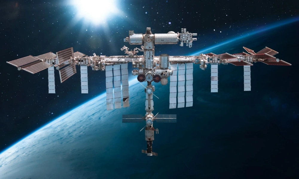 Góc nhìn tuyệt đẹp giữa trạm iss và trái đất từ không gian